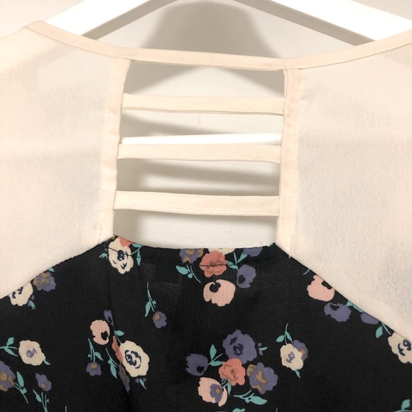 3 Stones Sleeveless Camisole Black floral- Med - Picture 6 of 11